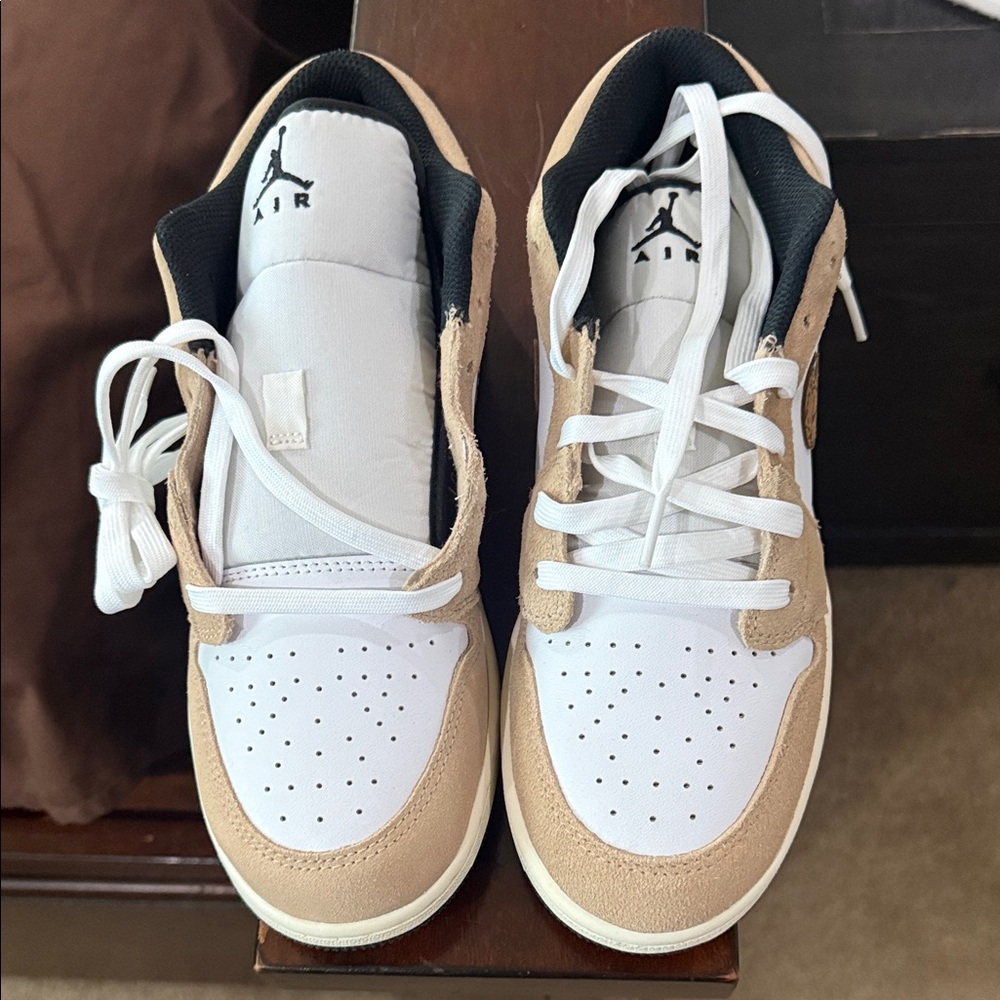 Brand new without box Kids Nike Jordan’s 1 low SE size 7 youth brown elephant